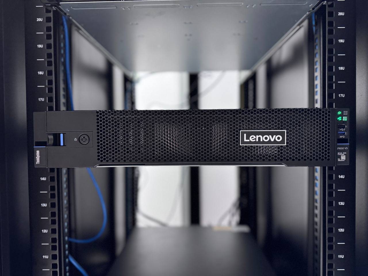 Server สำหรับ AI และ Database